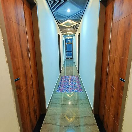 Hotel Shri Radha Rani Kripa Dham Mathura Zewnętrze zdjęcie