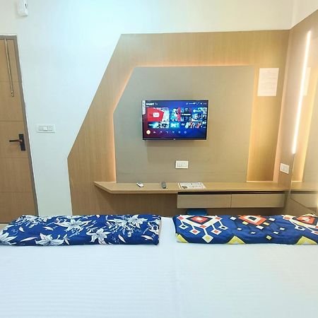 Hotel Shri Radha Rani Kripa Dham Mathura Zewnętrze zdjęcie