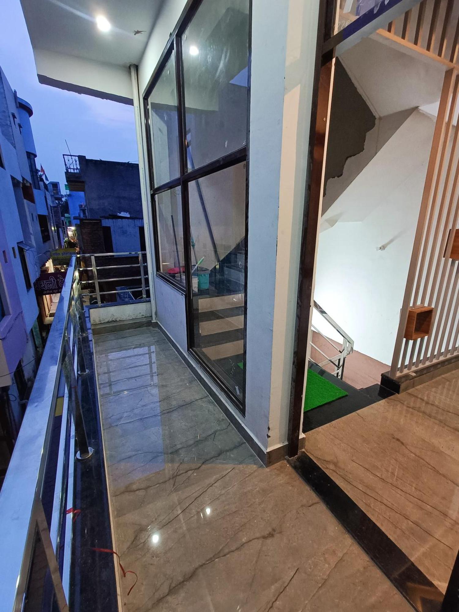Hotel Shri Radha Rani Kripa Dham Mathura Zewnętrze zdjęcie