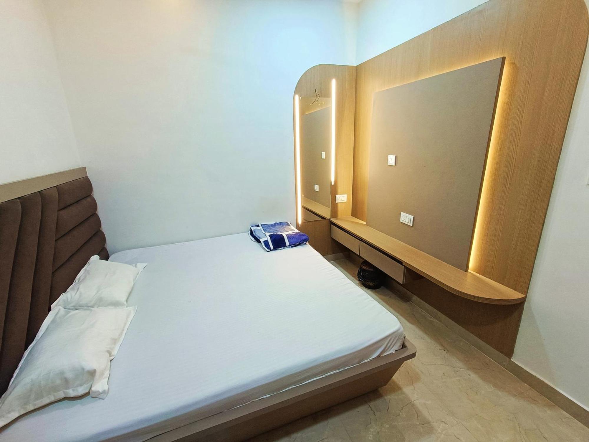Hotel Shri Radha Rani Kripa Dham Mathura Zewnętrze zdjęcie