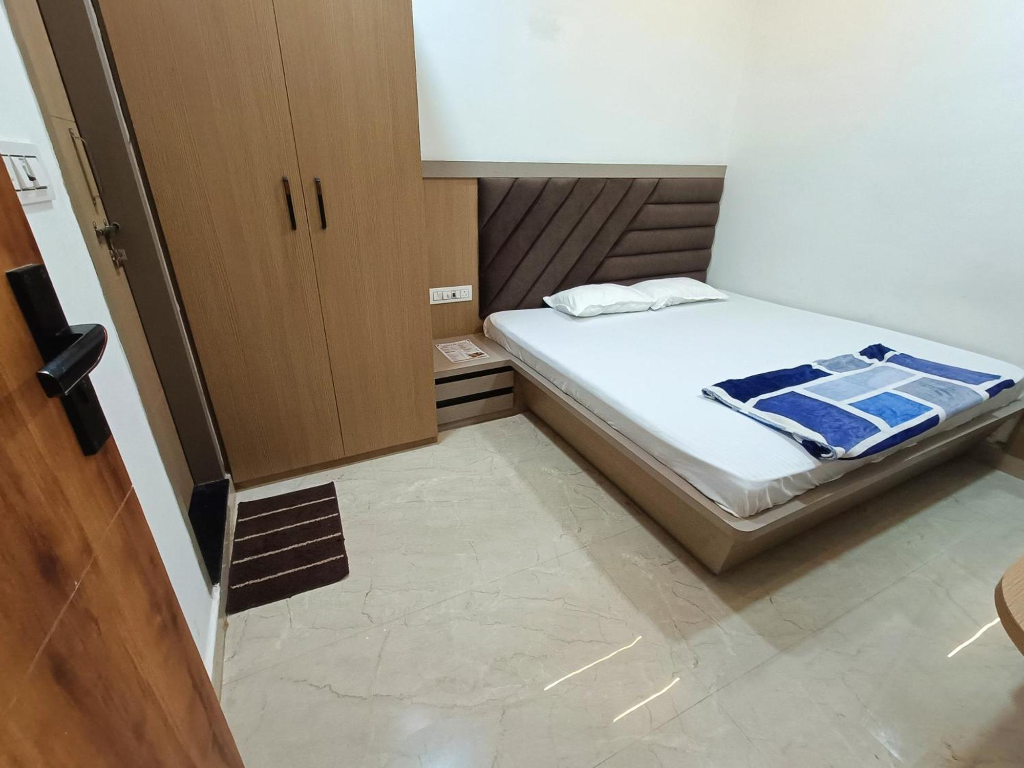 Hotel Shri Radha Rani Kripa Dham Mathura Zewnętrze zdjęcie