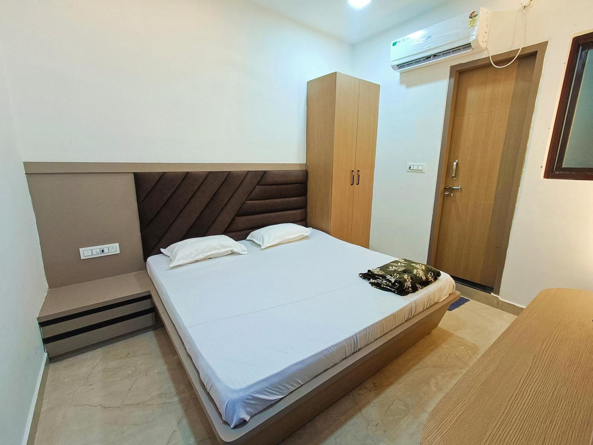 Hotel Shri Radha Rani Kripa Dham Mathura Zewnętrze zdjęcie