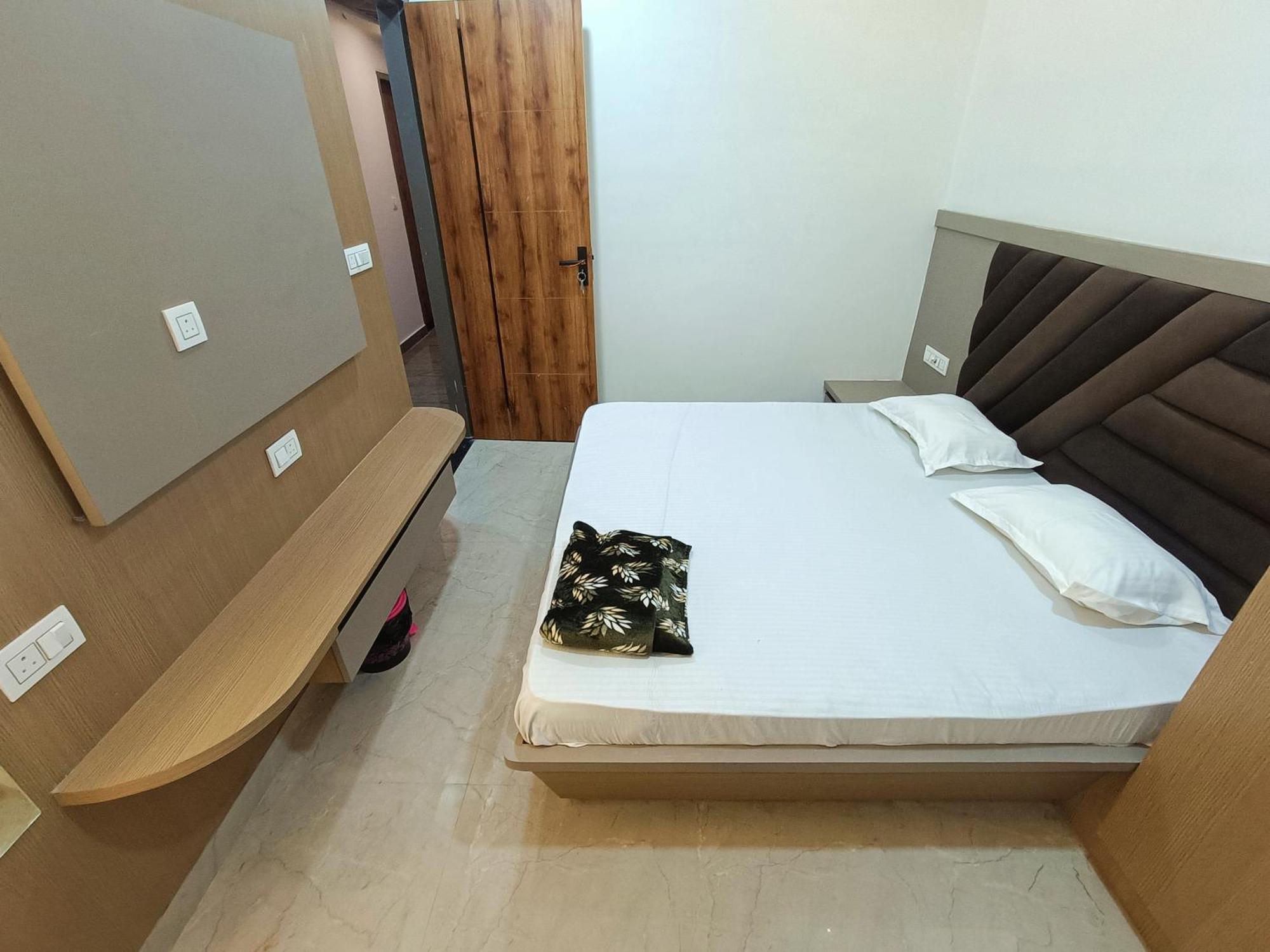 Hotel Shri Radha Rani Kripa Dham Mathura Zewnętrze zdjęcie