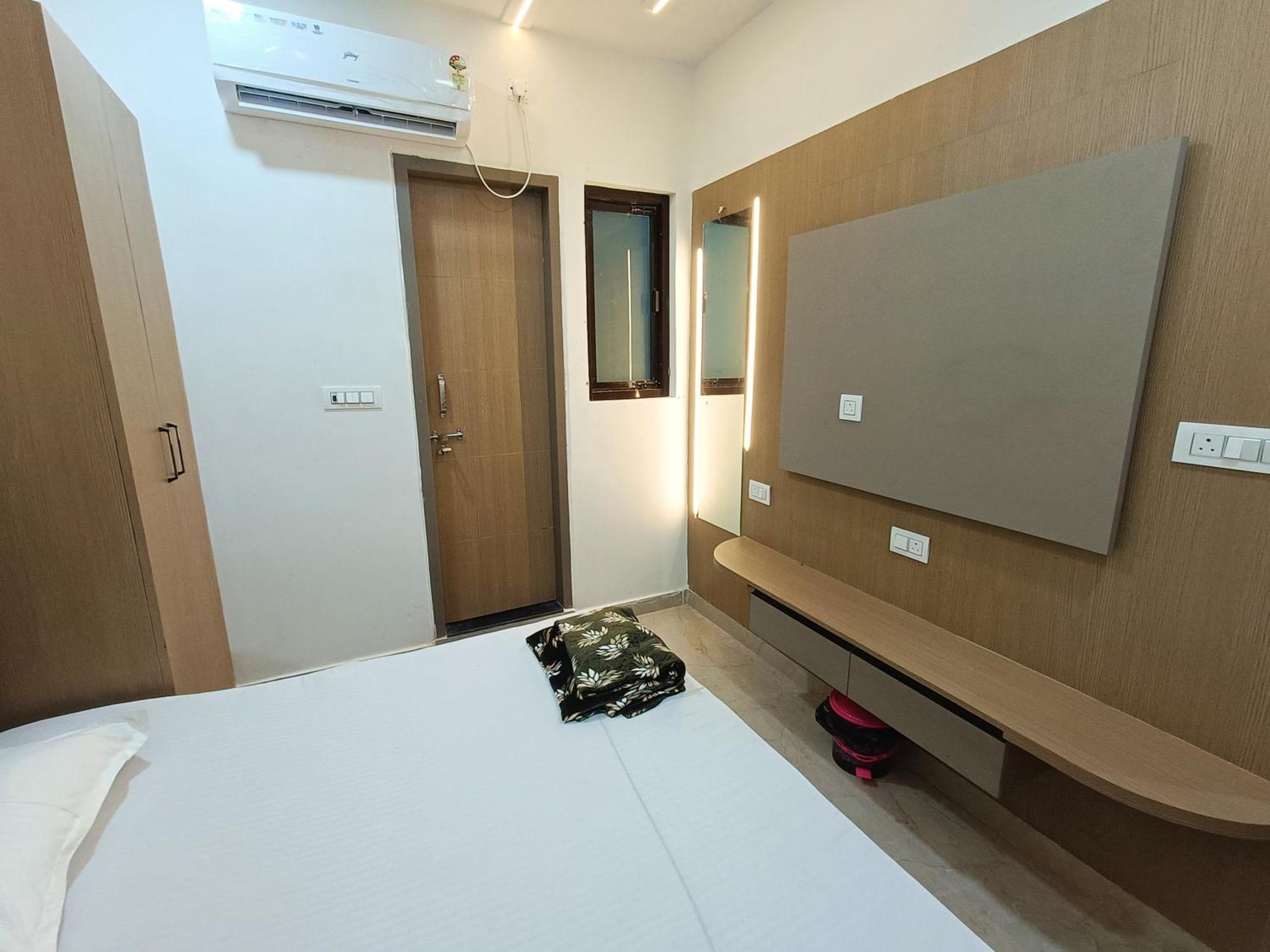 Hotel Shri Radha Rani Kripa Dham Mathura Zewnętrze zdjęcie