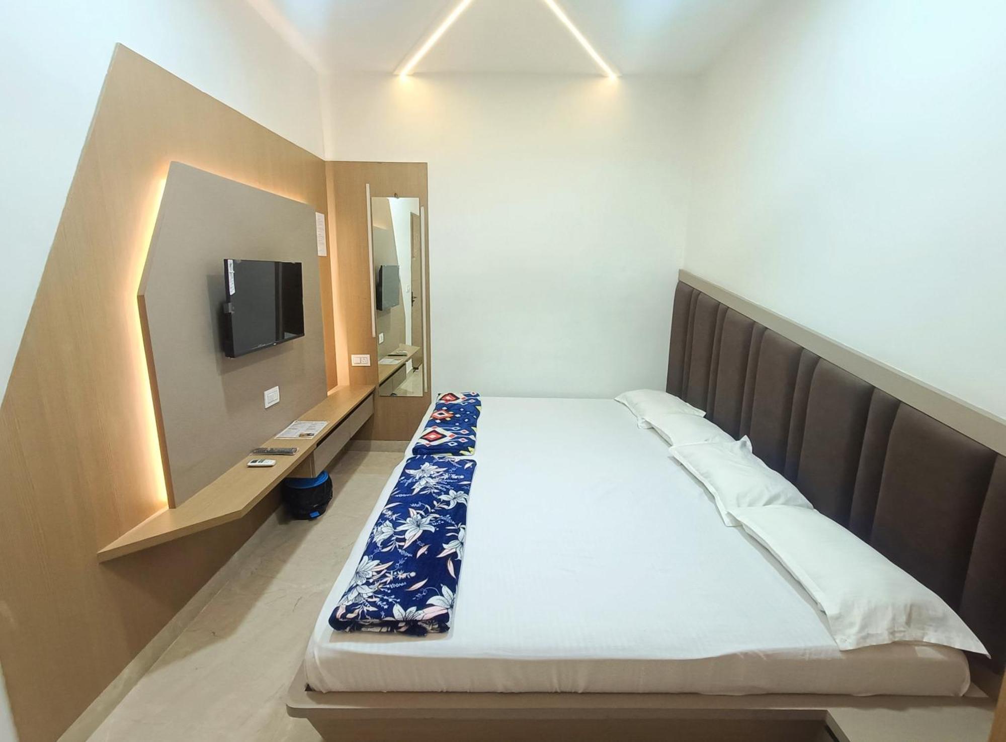 Hotel Shri Radha Rani Kripa Dham Mathura Zewnętrze zdjęcie